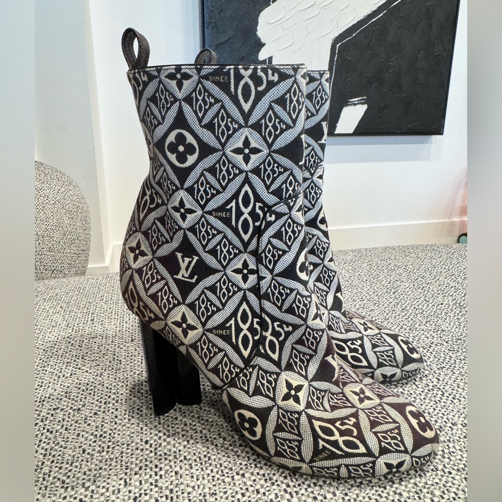 Louis Vuitton silhouette cloth ankle boots - Picture 1 of 7